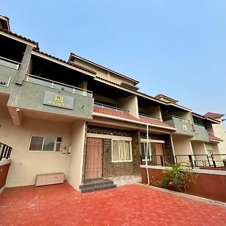 Hotel Sadhana Executive Dāpoli Exteriör bild