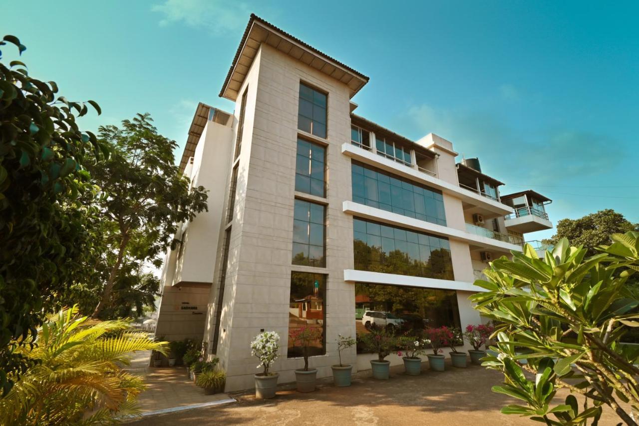 Hotel Sadhana Executive Dāpoli Exteriör bild