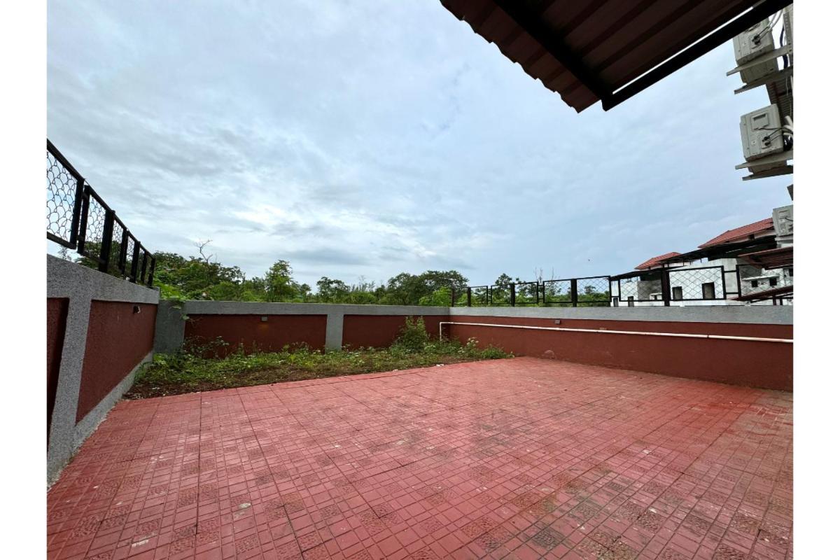 Hotel Sadhana Executive Dāpoli Exteriör bild