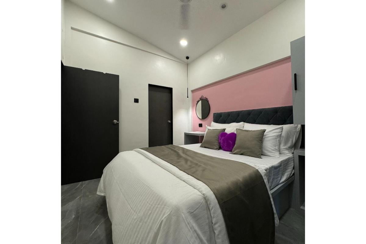 Hotel Sadhana Executive Dāpoli Exteriör bild
