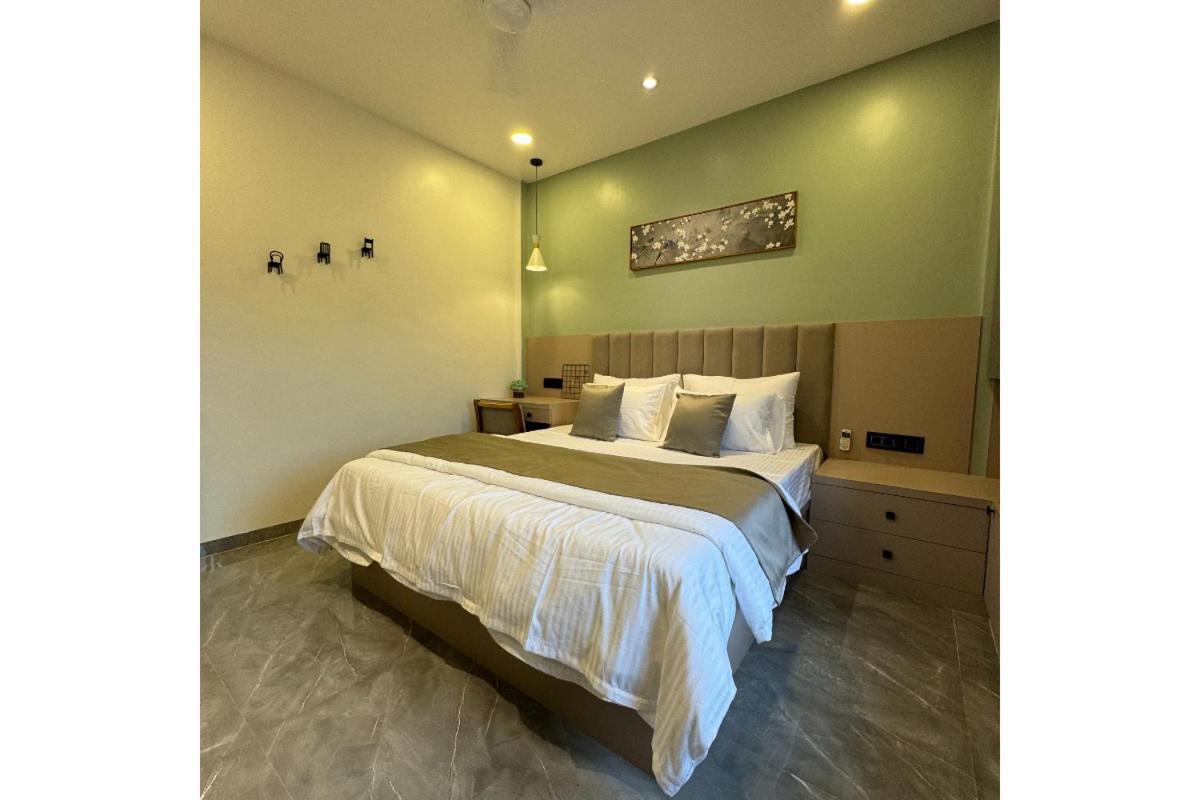 Hotel Sadhana Executive Dāpoli Exteriör bild