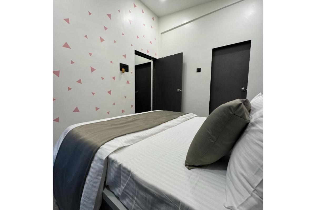 Hotel Sadhana Executive Dāpoli Exteriör bild