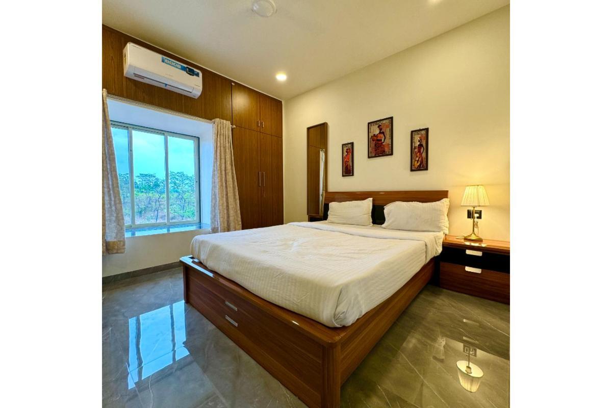 Hotel Sadhana Executive Dāpoli Exteriör bild