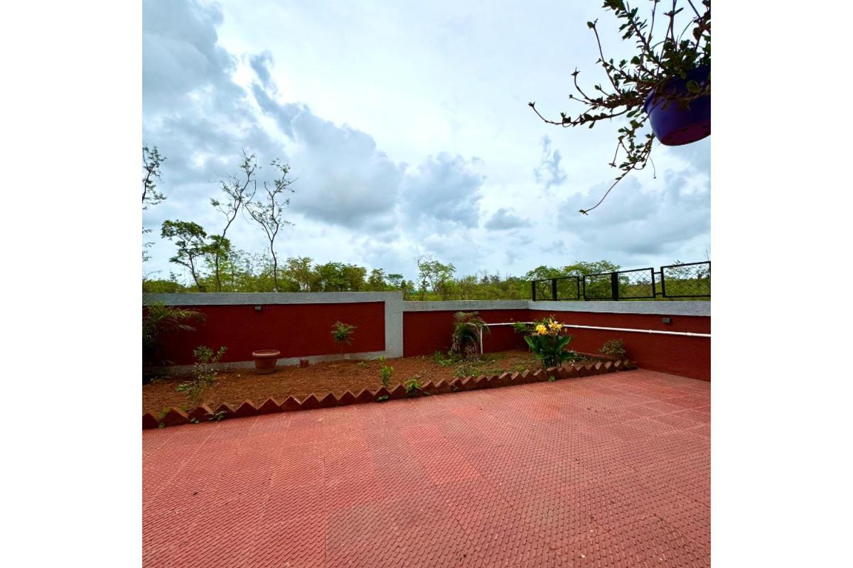 Hotel Sadhana Executive Dāpoli Exteriör bild
