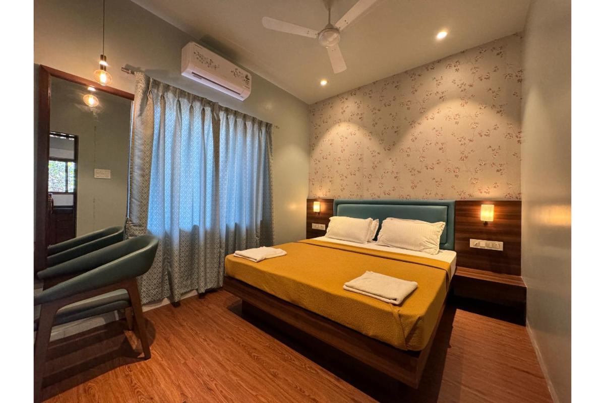 Hotel Sadhana Executive Dāpoli Exteriör bild